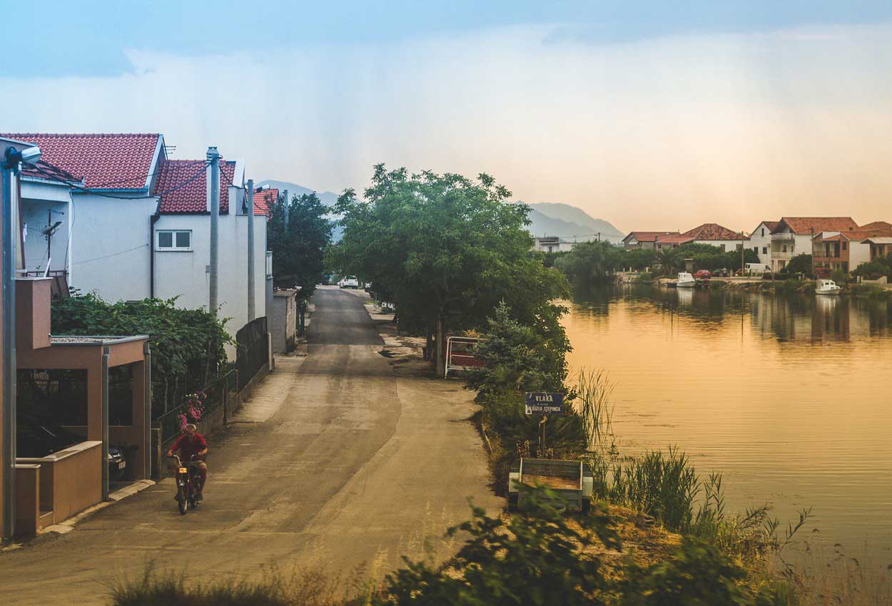 CineGrain 24 Town Color Grades LUTs